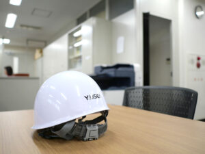 YUSEIロゴ入りヘルメット
