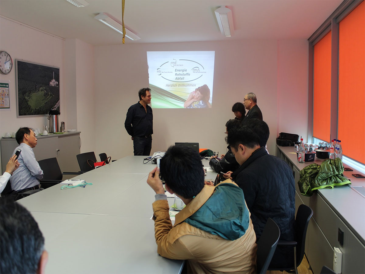 産業廃棄物処理場にて